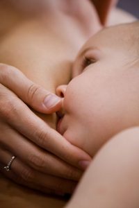 Allaiter votre bébé va renforcer son système immunitaire et le protéger de nombreuses maladies. © Valentina Yachichurova