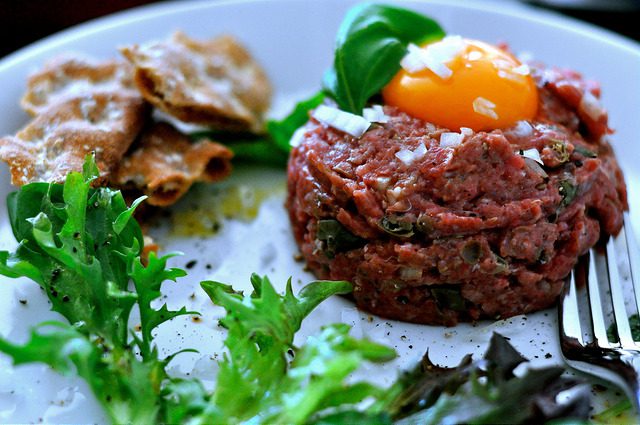 la viande crue interdite pendant la grossesse