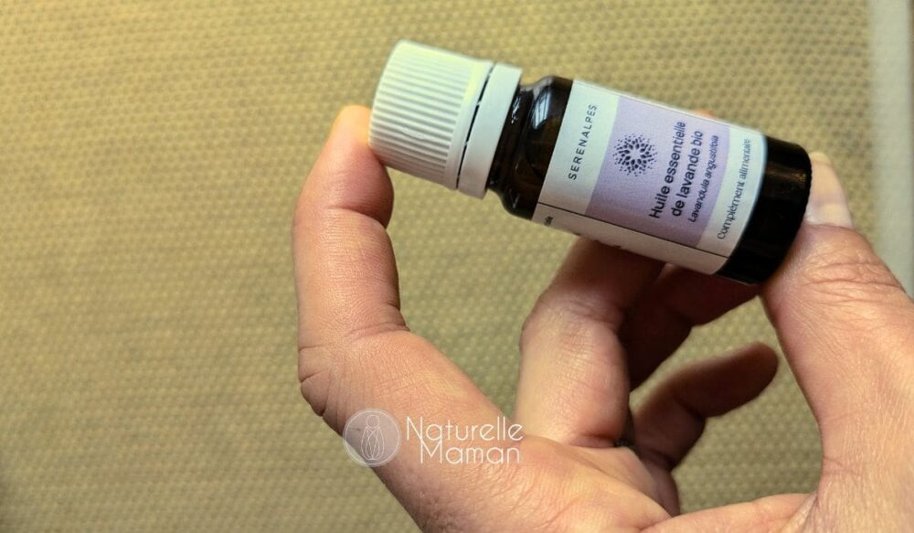 Comment apaiser les pleurs du soir du nouveau-né avec de l'huile essentielle de lavande vraie - Naturelle Maman