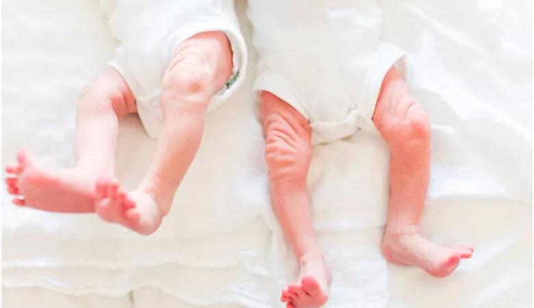 naissance naturelle de jumeaux