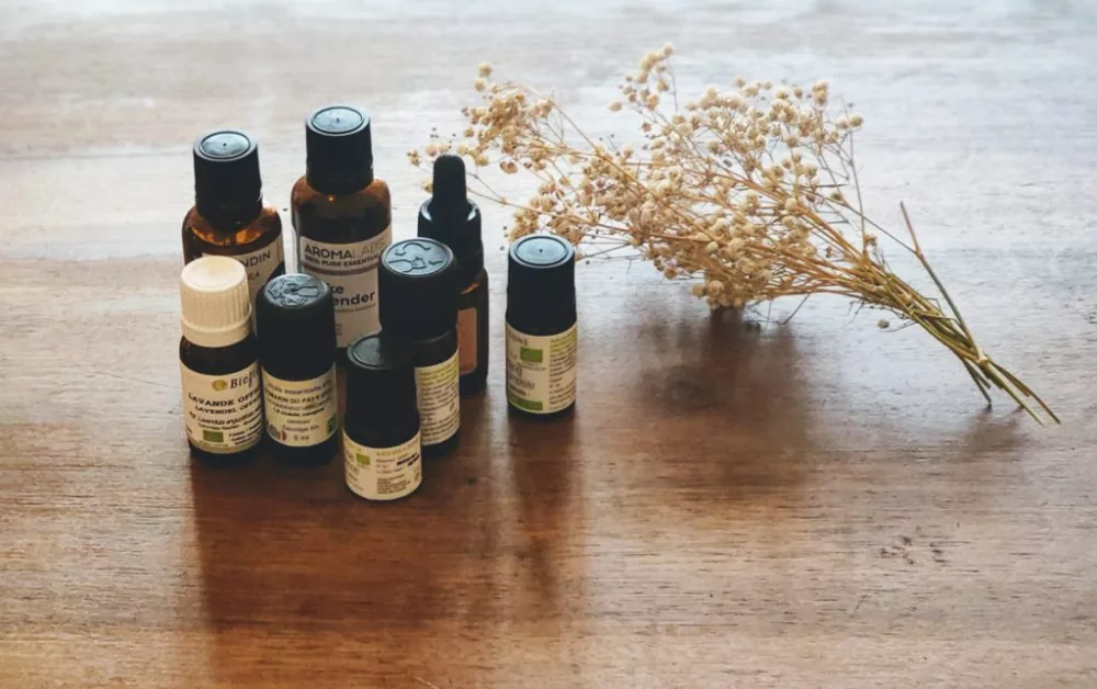 Comment utiliser les huiles essentielles en post-partum ?