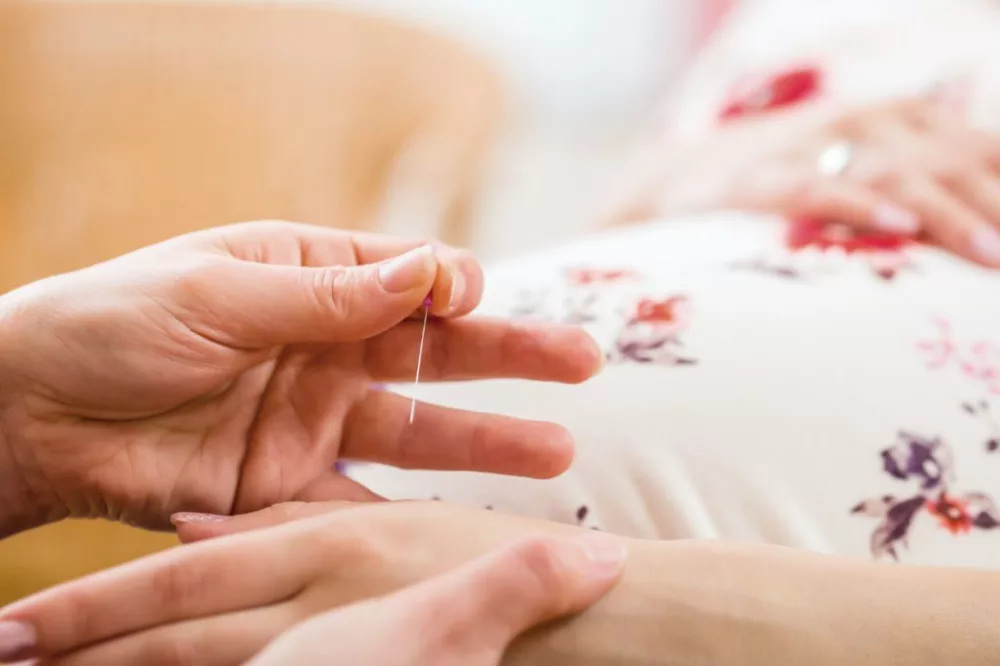 Docteur Madeleine Matura, Gynécologue-obstétricienne diplômée en acupuncture médicale donne ses conseils sur Naturelle Maman