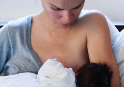 Maman qui allaite et qui a des crevasses