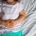 Comment soigner vos enfants s'ils ont des vers intestinaux ? Les meilleurs remèdes naturels sélectionnés par Naturelle Maman