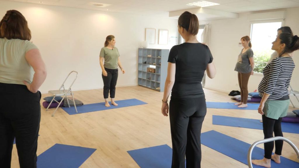 Découvre le programme Omama, le yoga prénatal sur mesure avec Naturelle Maman.