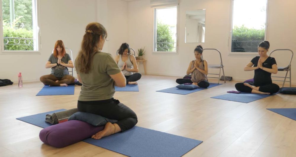 Omama est le programme de yoga prénatale en ligne de Naturelle Maman