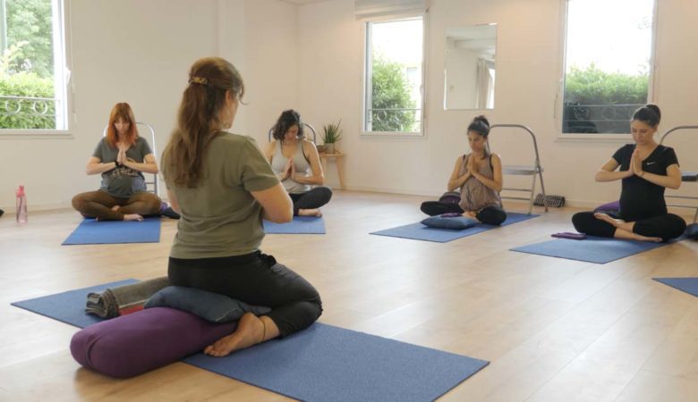 Omama est le programme de yoga prénatale en ligne de Naturelle Maman