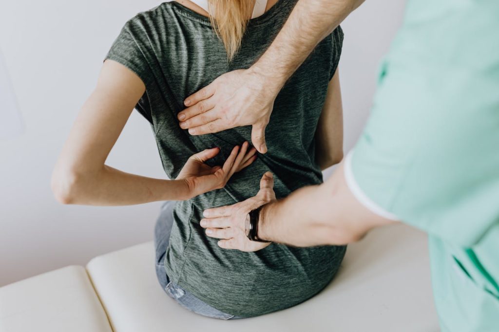 L'ostéopathie peut aider à résoudre certains blocages fonctionnels qui réduisent vos chances de concevoir un bébé - Naturelle Maman