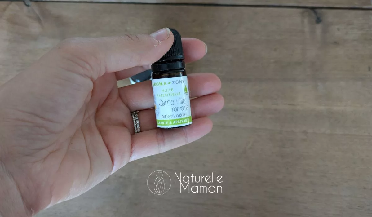 Comment utiliser l'huile essentielle de camomille romaine en toute sécurité pour soulager la douleur des poussées dentaires ? Les conseils de Naturelle Maman