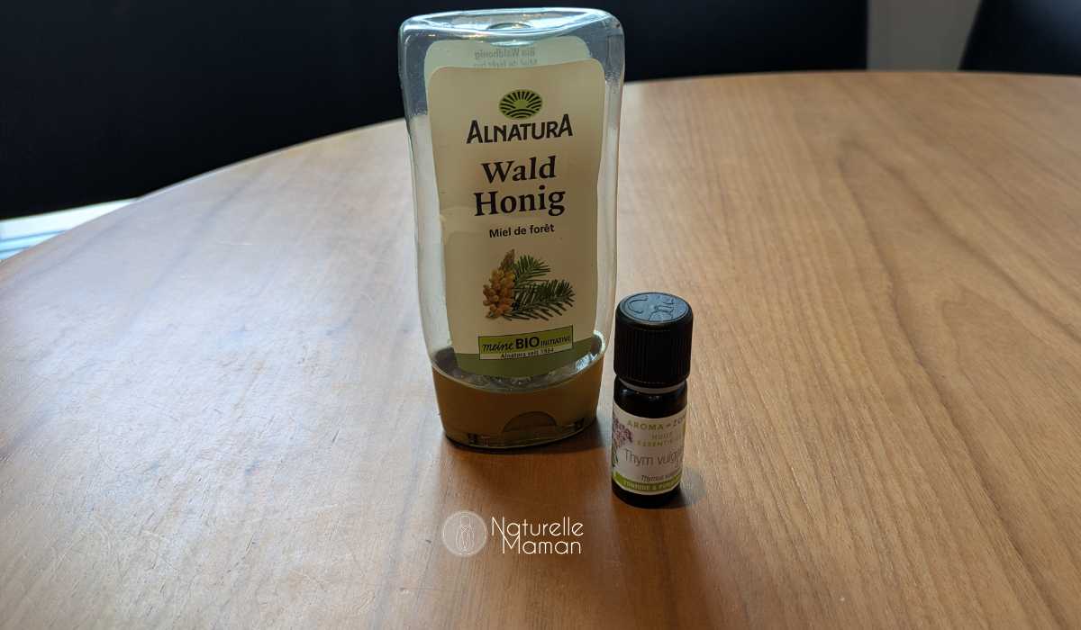 Flacon d’huile essentielle de thym à linalol et de miel de sapin bio, mélange parfait pour le mal de gorge dès 6 ans - Photo de Naturelle maman