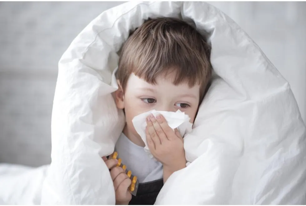 Les effets des probiotiques chez les enfants : ces 3 souches pourraient réduire la durée de la fièvre de 2 jours chez les enfants malades